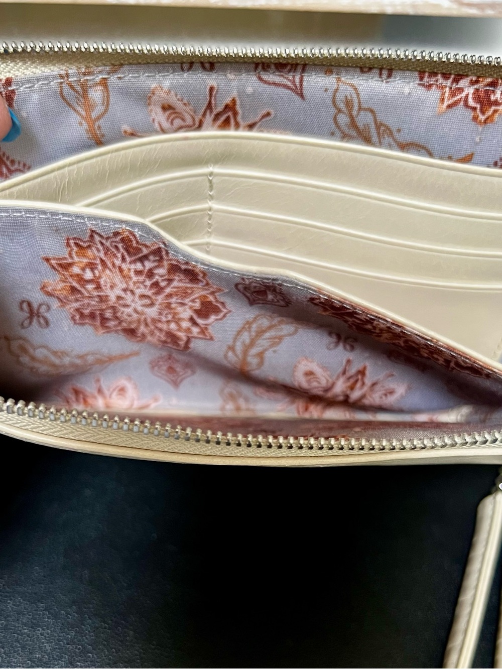 HOBO (HOBO International) Original Leather Clutch/Cream Wristlet - Picture 6 of 11